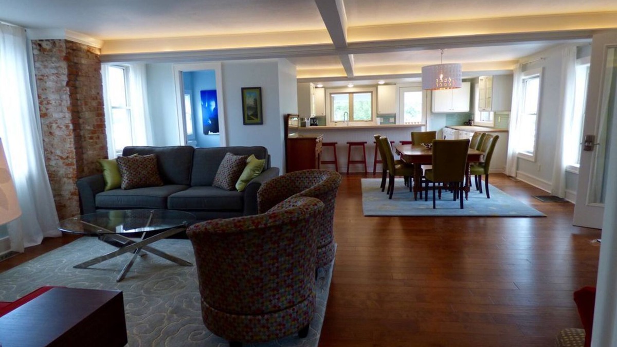 Decorah Apartment | An amazing flat on Water Street in downtown Decorah