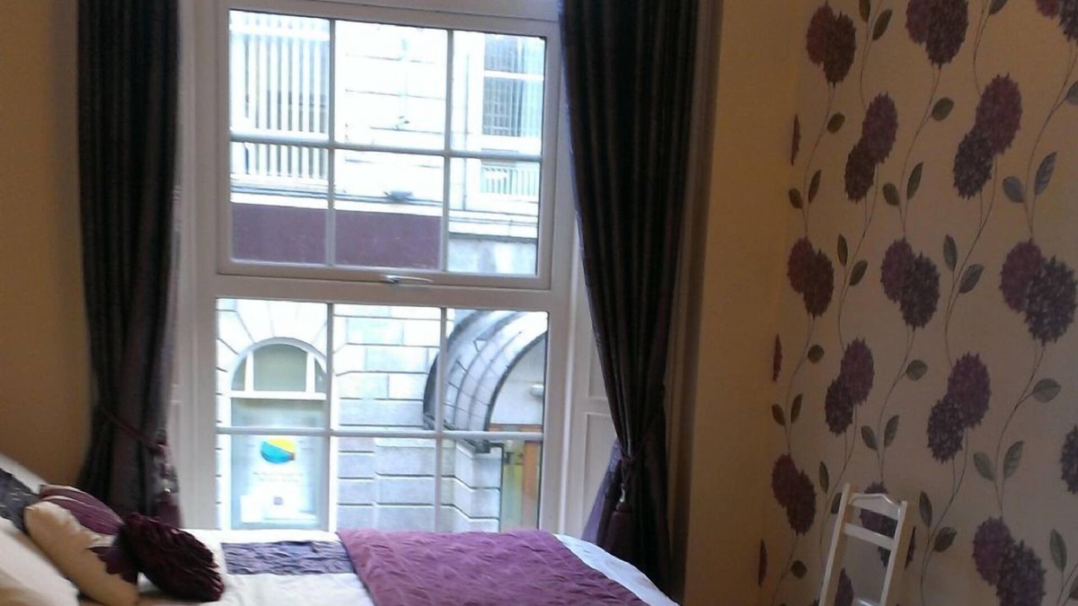 Wexford Cottage | An apartment that sleeps 5 guests in 2 bedrooms