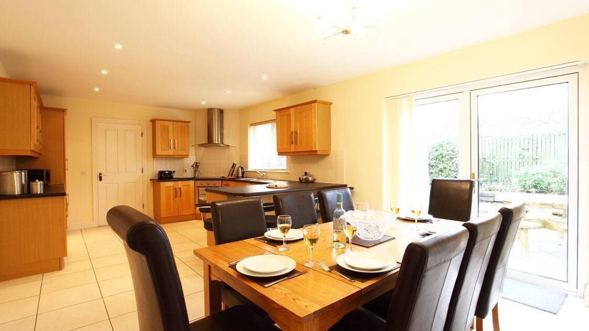 Pairc Na Gloine House | An ardmullen 4 bed that sleeps 8 guests in 4 bedrooms