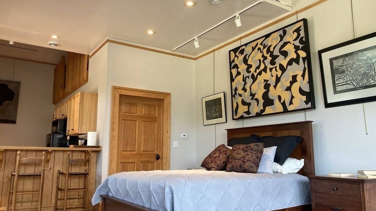Galena Apartment | An Artistic retreat in the heart of downtown Galena