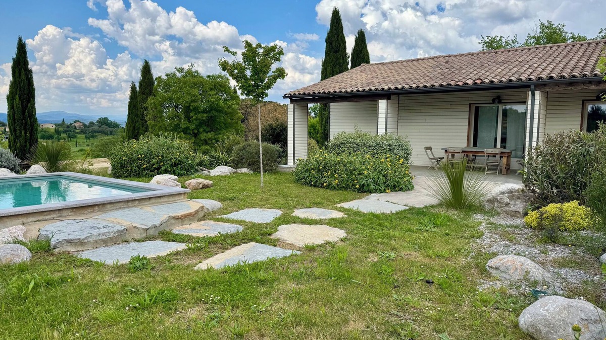 Saint-Hilaire-de-Brethmas Cottage | An atypical stay in the sun, view on the countryside, calm, ballade and petanque