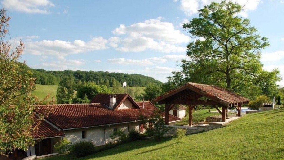 Montaigu-de-Quercy House | An Attractive Cottage Set In 2 Acres - Walking Distance To Village