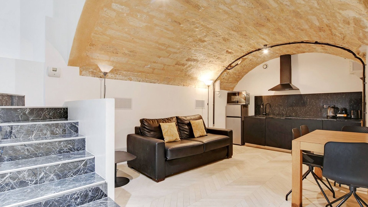 Quartier de la Place-Vendome Apartment | an Atypical 1-BR in Place Vendôme