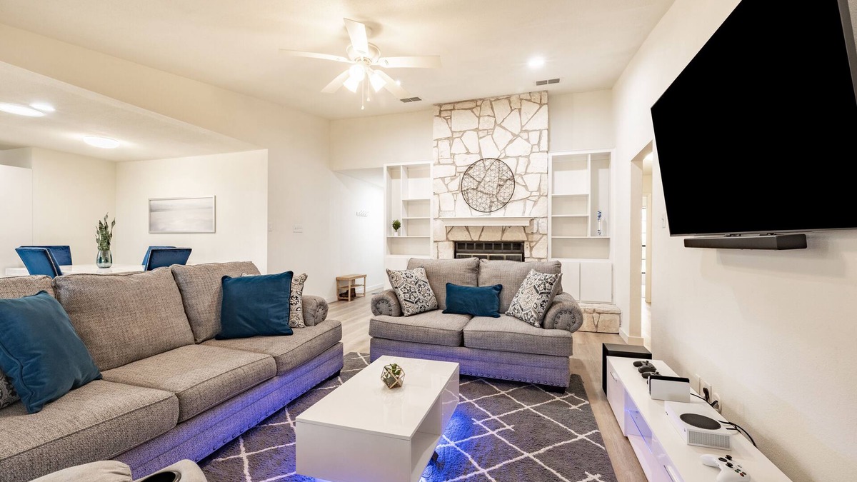 Quail Hollow House | An Austin Gem: Long Stay Discounts + NO Fees!