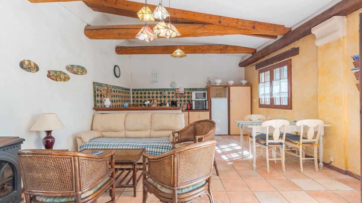 Allemagne-en-Provence Apartment | An authentic stay in a charming apartment in the heart of a Provençal château