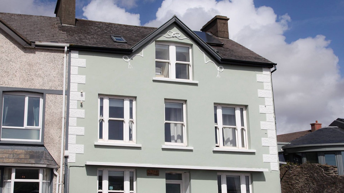 Dingle Ski Chalet | An Caladh Spáinneach