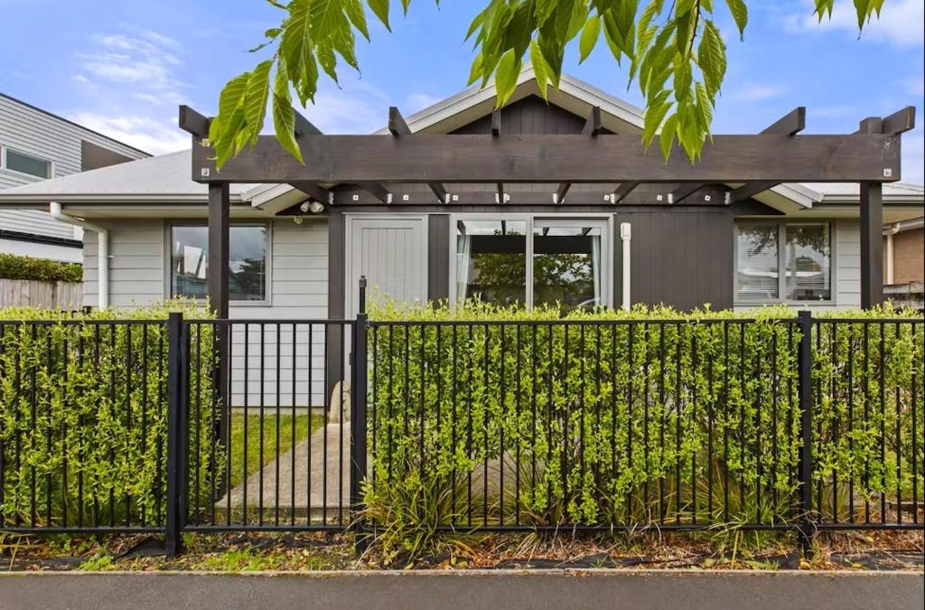 Frankton Apartment | An elegant 2-bedroom house in Hamilton central.
