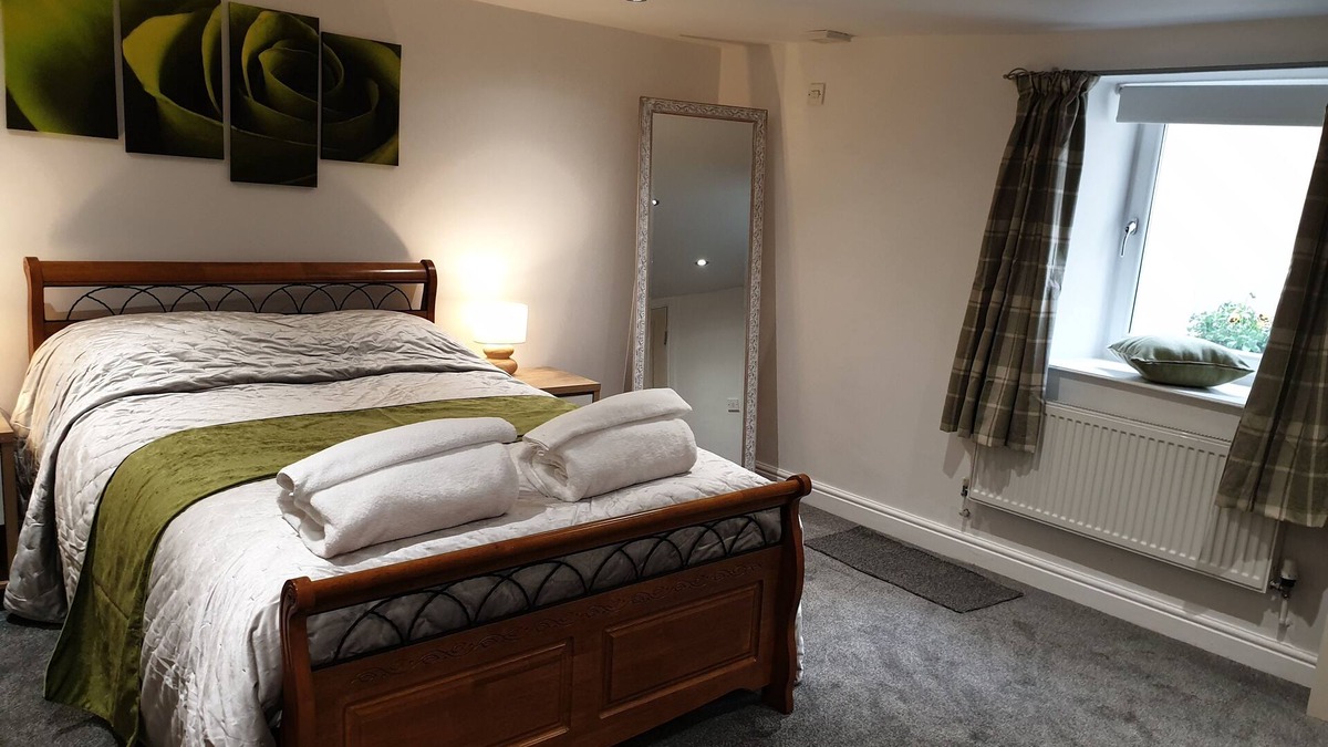 Ainley Top Apartment | An elegant and spacious home from home at Lindley