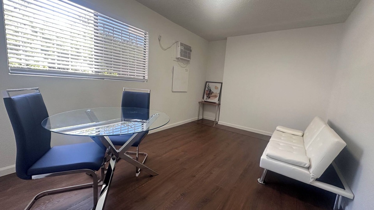 La Mesa Condo | An elegant, fully furnished guest house for 2-4 guest in San Diego