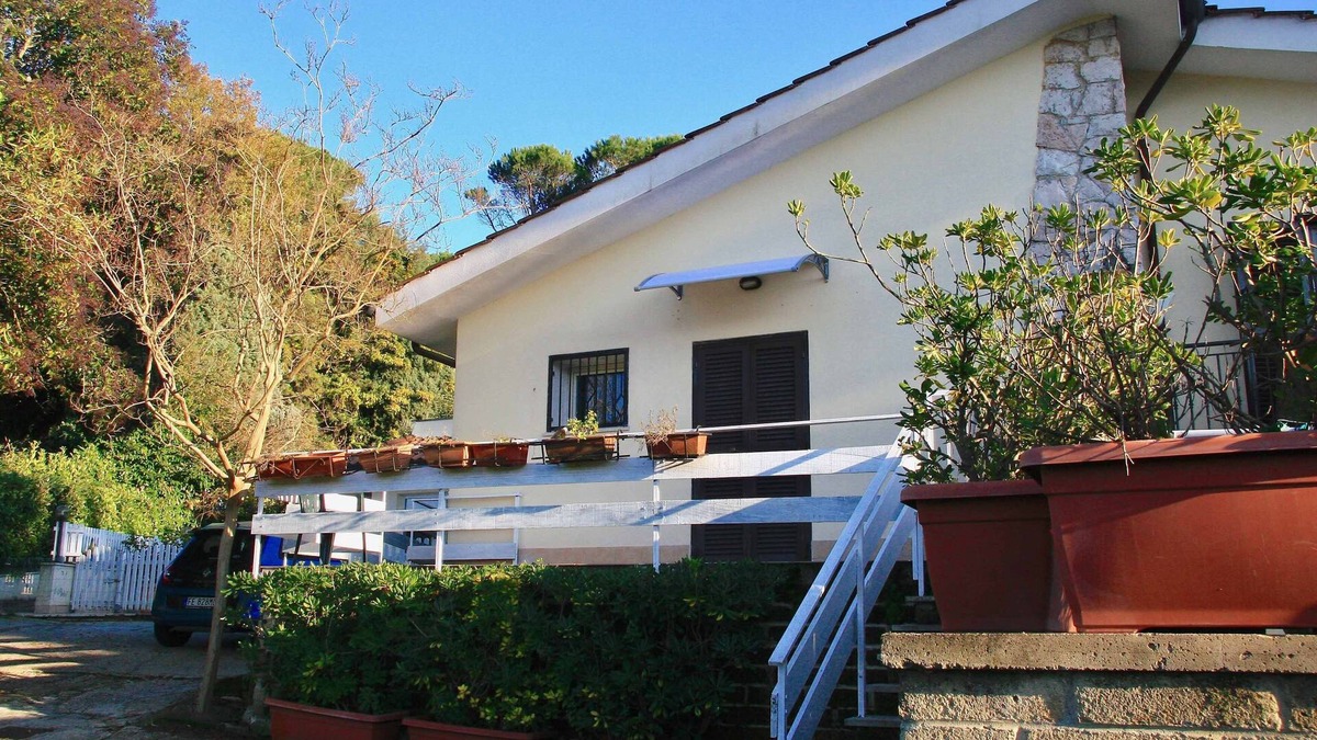 Montelarco Villa | An elegant, spacious part of the villa and private parking