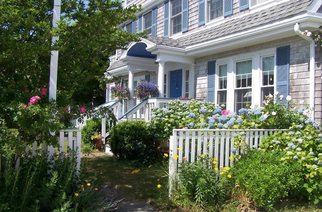 Dennis Port Hotel | An English Garden