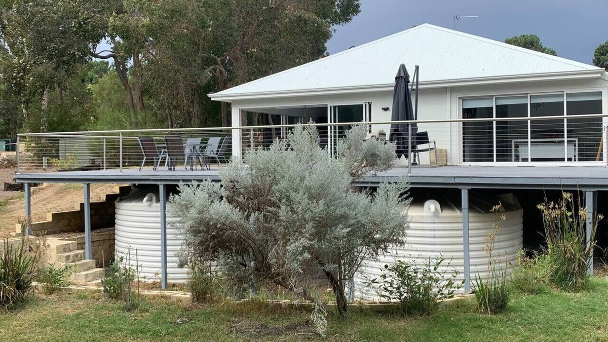Myalup House | An Entertainers Delight by the Lake
