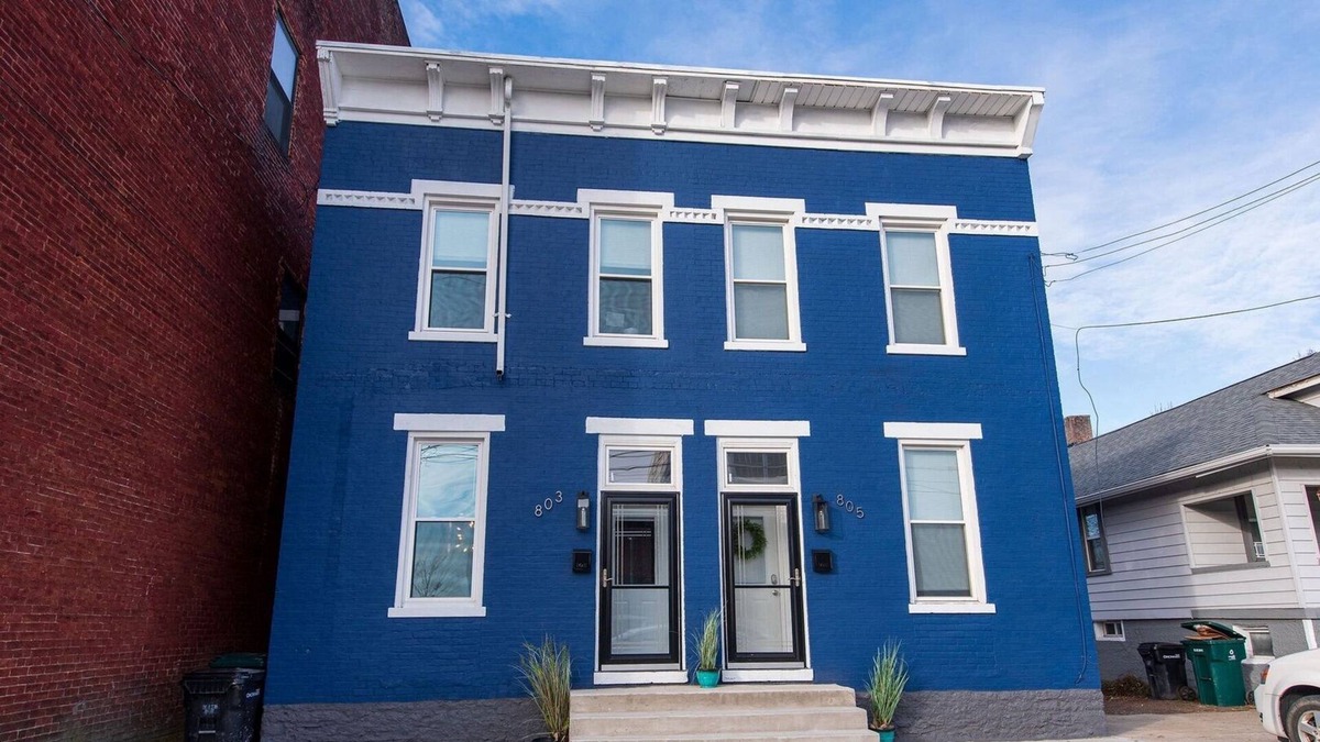 East Price Hill House | An Entire Historic Building in Cincy! 2 Townhomes Sleep 10 Total, Downtown 5 Min