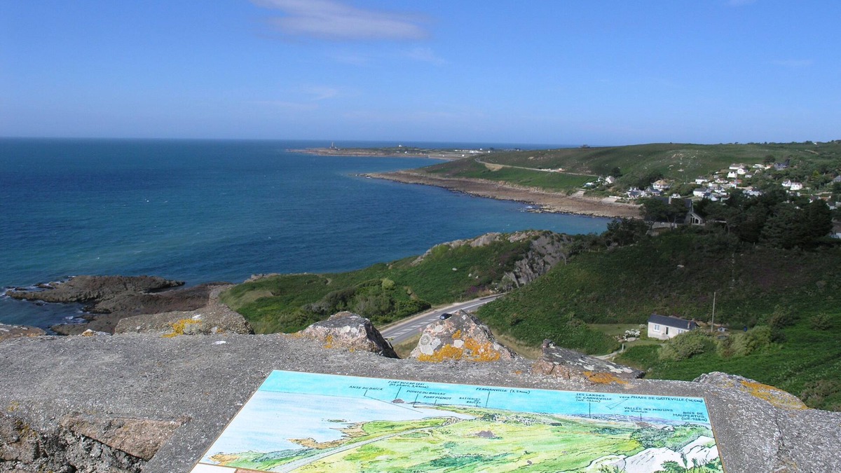Maupertus-sur-Mer House | An exceptional panoramic view of the sea and the Cotentin coast.