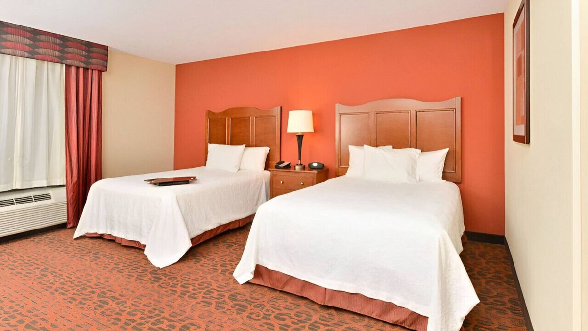 Muscatine House | An Exceptional & Comfy Place to Unwind Free WiFi