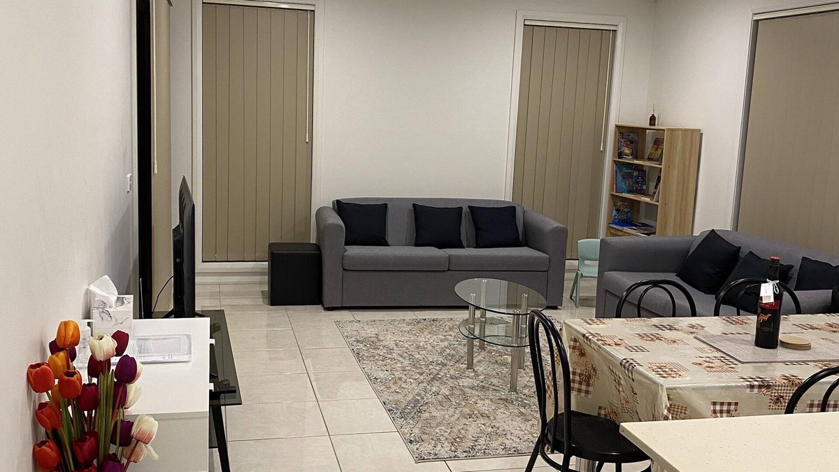 Florey House | An immaculate 3 bedroom modern house, all to yourself