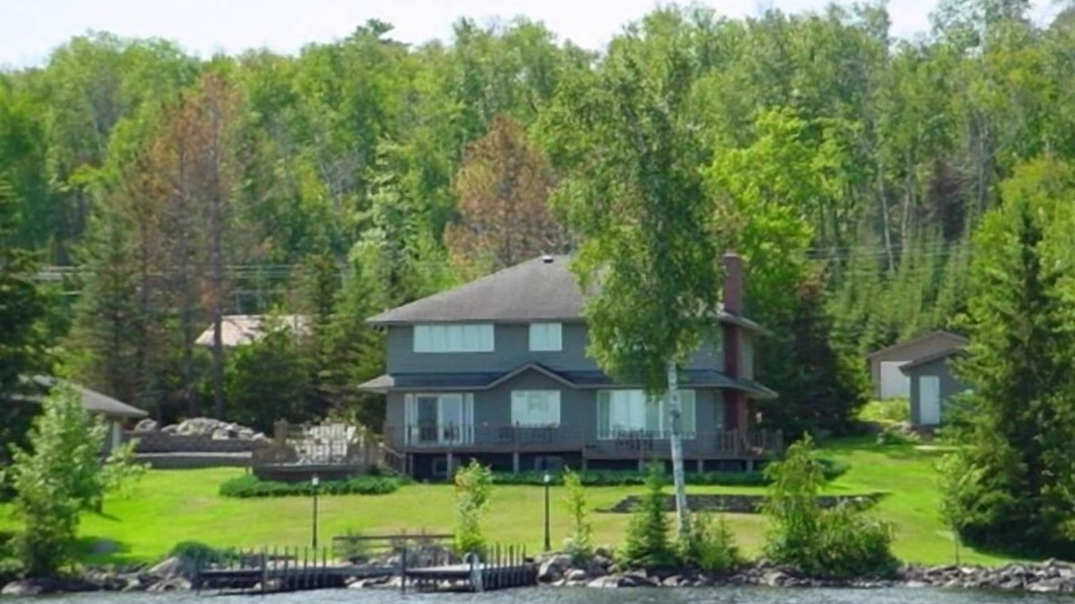 Cook House | An Indescribable Lake House on Lake Vermilion Cook *SPECIALS*Email to ask!
