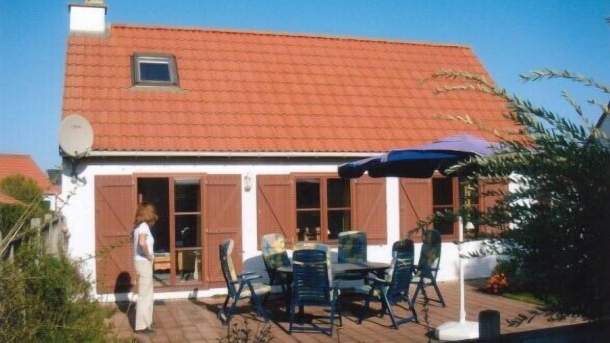Bredene House | An inviting vacation home close to the beaches in a peaceful location