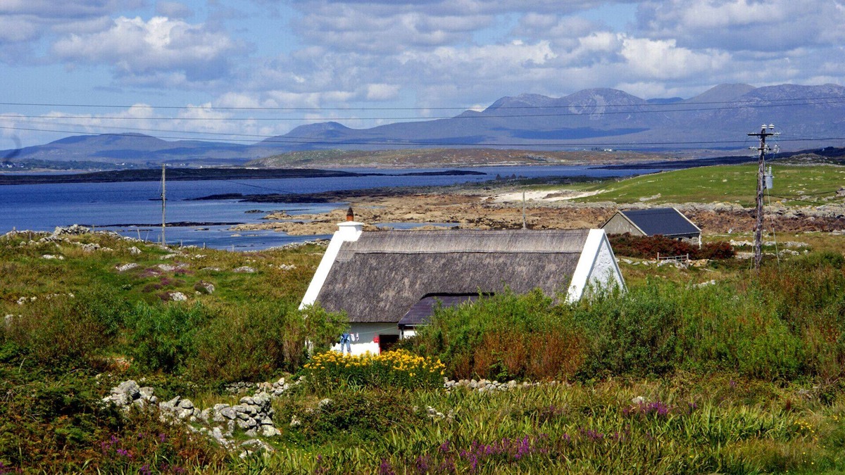 Connemara House | An Nead, Halfmace - Two Bedroom House, Sleeps 4