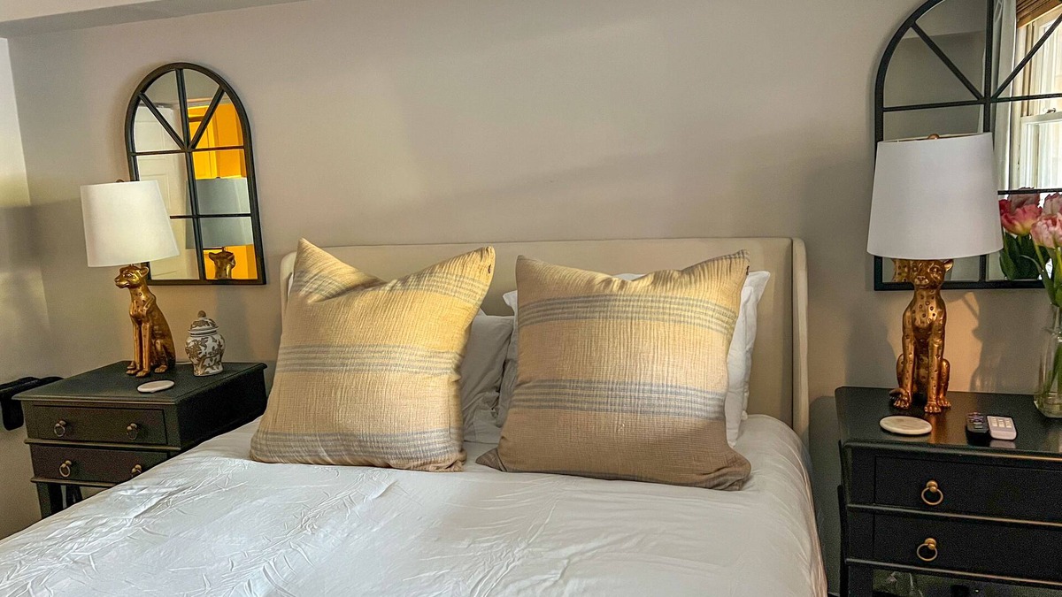Glover Park House | An oasis in Glover Park - guest suite with parking