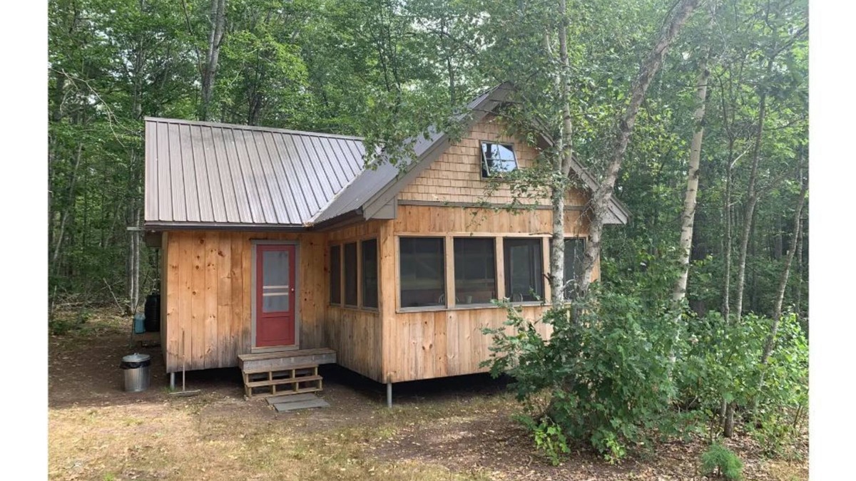 Waldoboro Cabin | An off-grid comfy cabin in a quiet corner of a midcoast organic farm