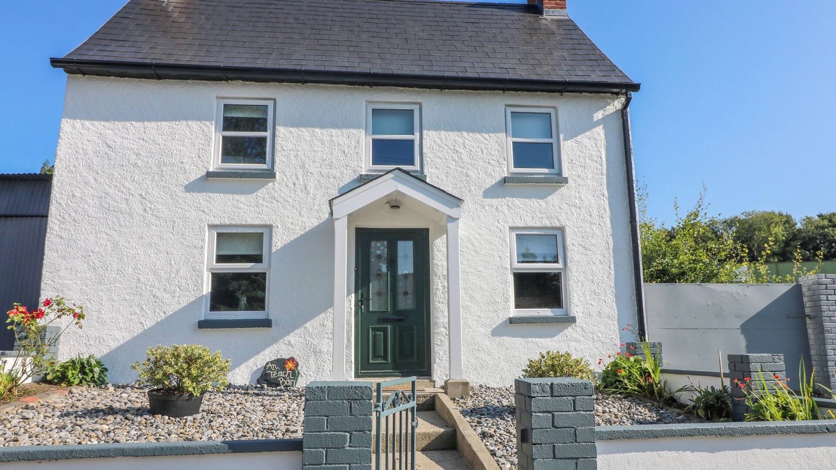 Bunclody Cottage | AN TEACH BAN, pet friendly in Bunclody, County Wexford