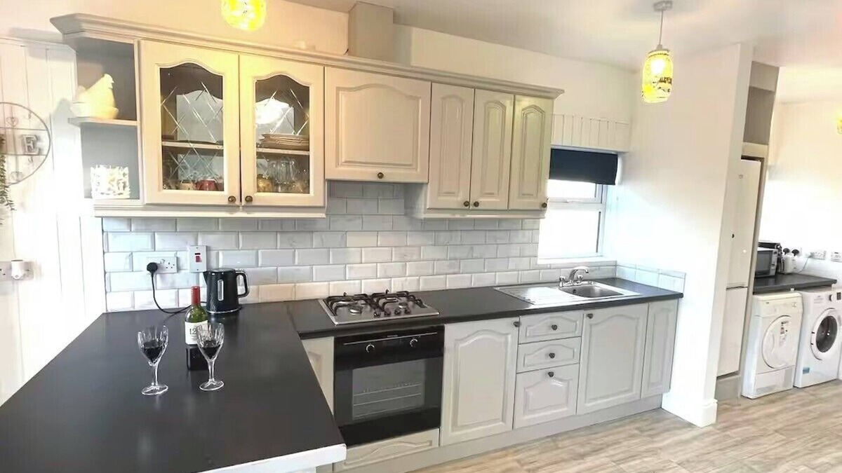 Tramore Cabin | An Teach Beag - Dunmore East