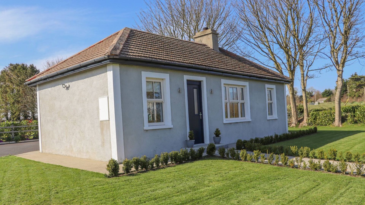 Adamstown Cottage | AN TEACHAIN, pet friendly, with a garden in Adamstown, County Wexford