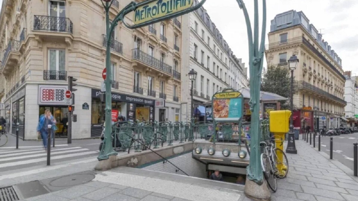 Gaillon Apartment | An uber chic apartment next to Louvre