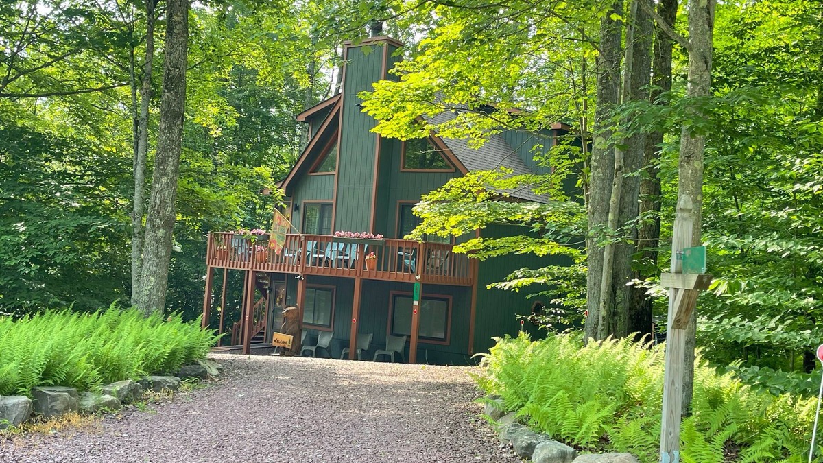 Pocono Lake House | An Ultimate Pocono Lake Retreat Awaits,3 Level home with 4 Bdr, 5 beds & 3 Baths