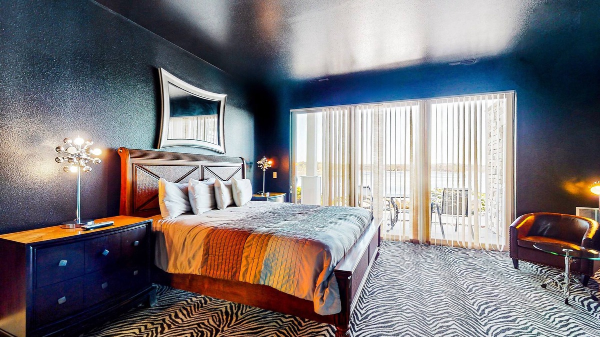 Lake Delton Apartment | An unforgettable stay awaits at this sultry Delton Grand studio with dance pole