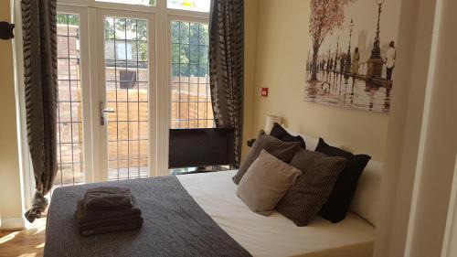 Highams Park Apartment | Anazing Studios 2 - North East London - Chingford
