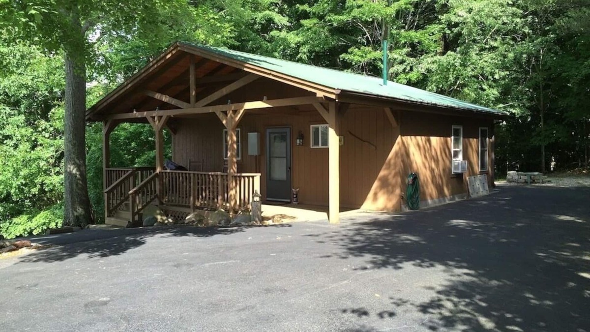 Byrdstown Cabin | Anchors Away - Minutes to Star Pointe, Eagle Cove and Sunset Marinas