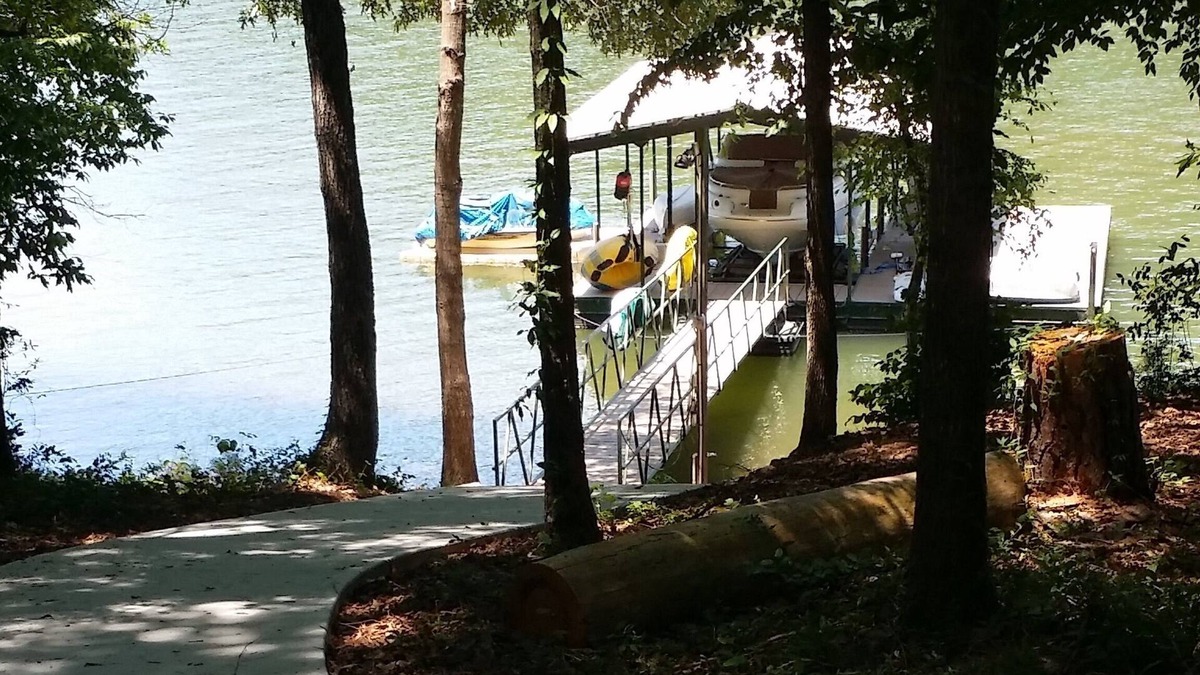 Seneca House | 😎Anchors Down Lakeside Retreat 15 min to Clemson🏈 Dock, Padle boat, Kayaks