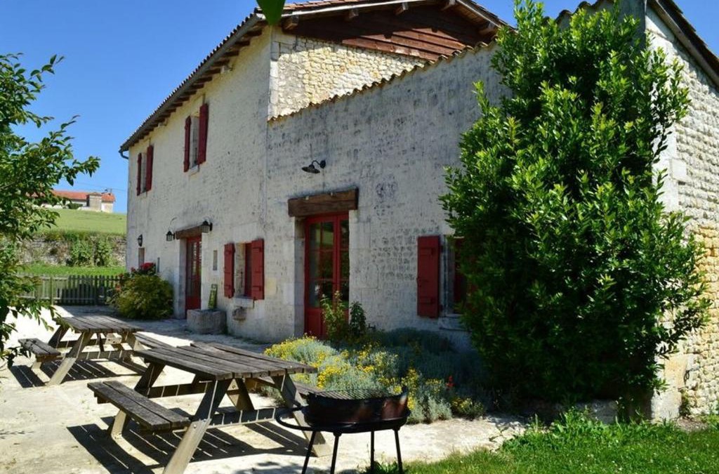 Lignieres-Sonneville House | Ancien Moulin Rénové avec Piscine et Jardin, Idéal Familles, Vignobles du Cognac - FR-1-653-88