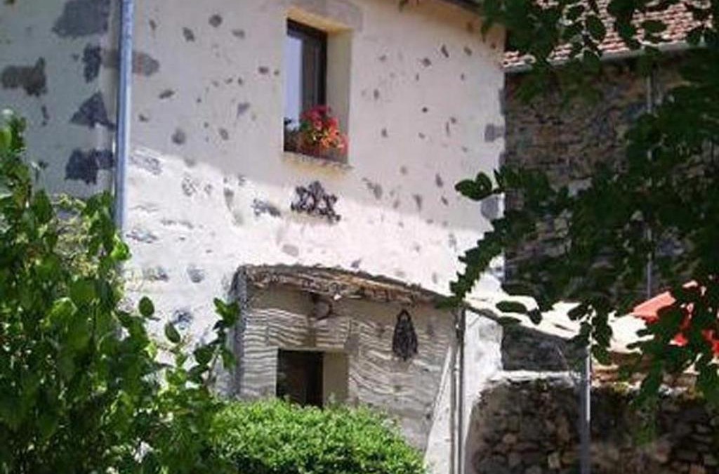 Retournac House | Ancien pigeonnier restauré avec terrasse, terrain clos et équipements bébé à Sarlanges, Retournac - FR-1-582-167