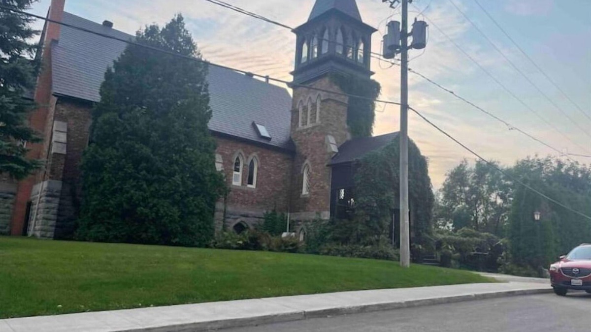 Desjardins House | Ancienne Église Pour un Séjour de Rêve au Coeur du Vieux-lévis!