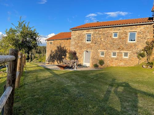 Saint-Prejet-d'Allier House | Ancienne ferme rénovée avec jardin privé, poêle à bois et terrasse - FR-1-582-44