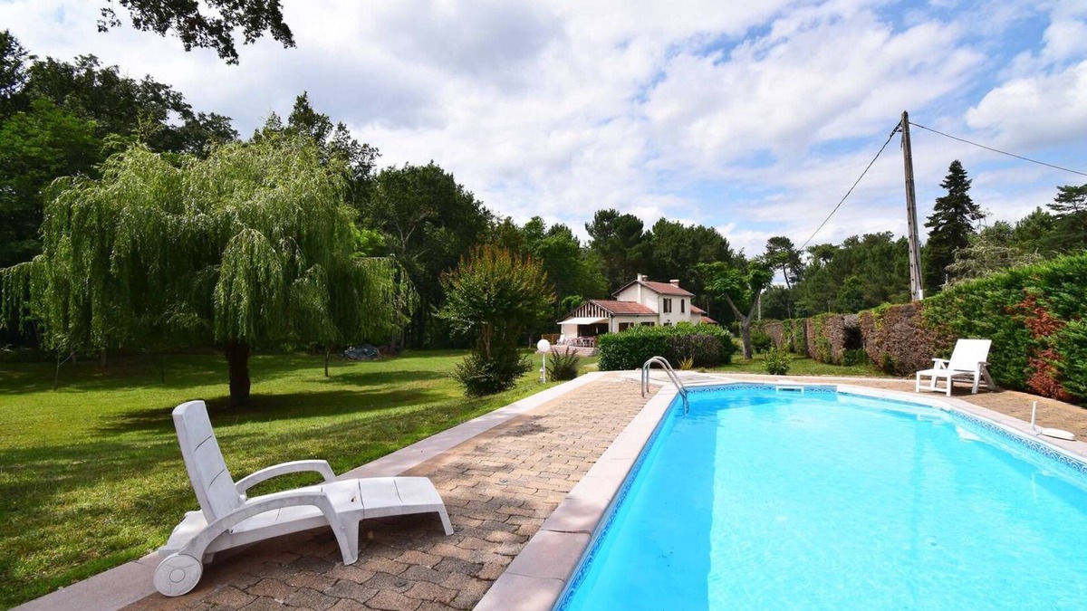 Reaup-Lisse House | Ancienne gare en pleine nature avec piscine privée