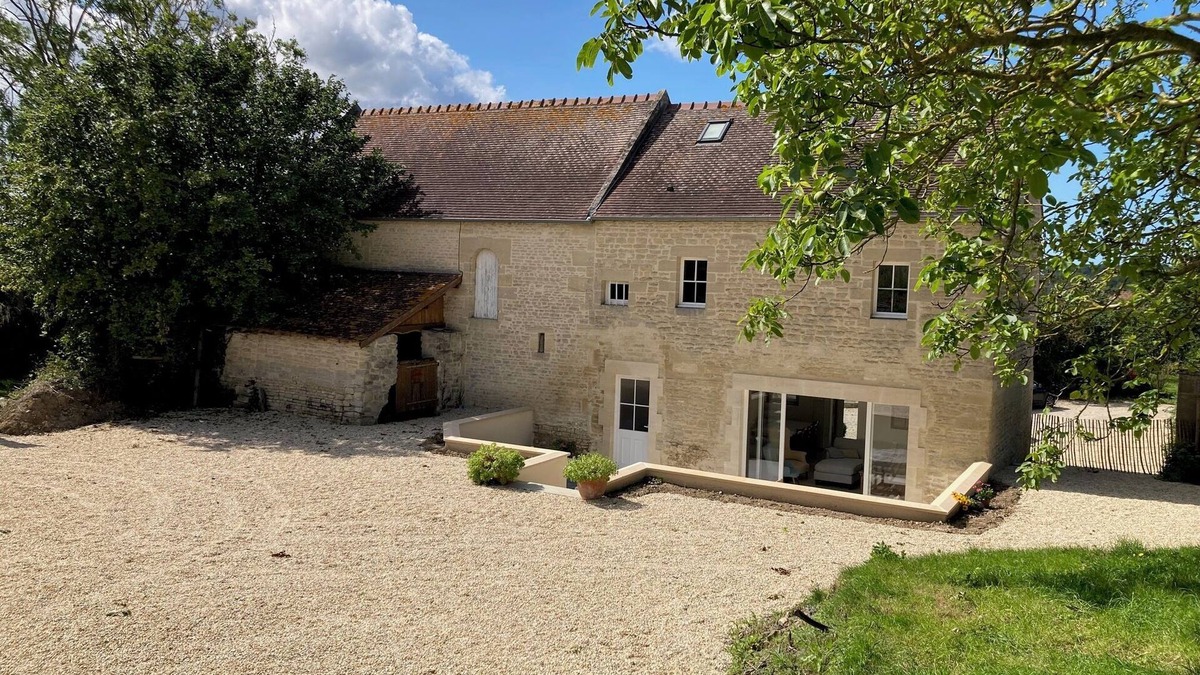 Saint-Gabriel-Brecy Cottage | Ancienne Grange Rénovée, Entre mer et Campagne