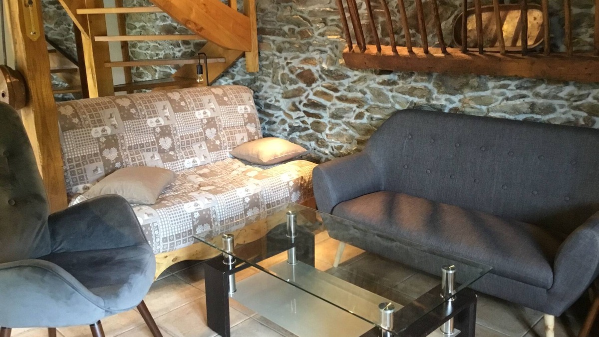 Melles House | Ancienne Grange Rénovée à la Frontière Espagnole