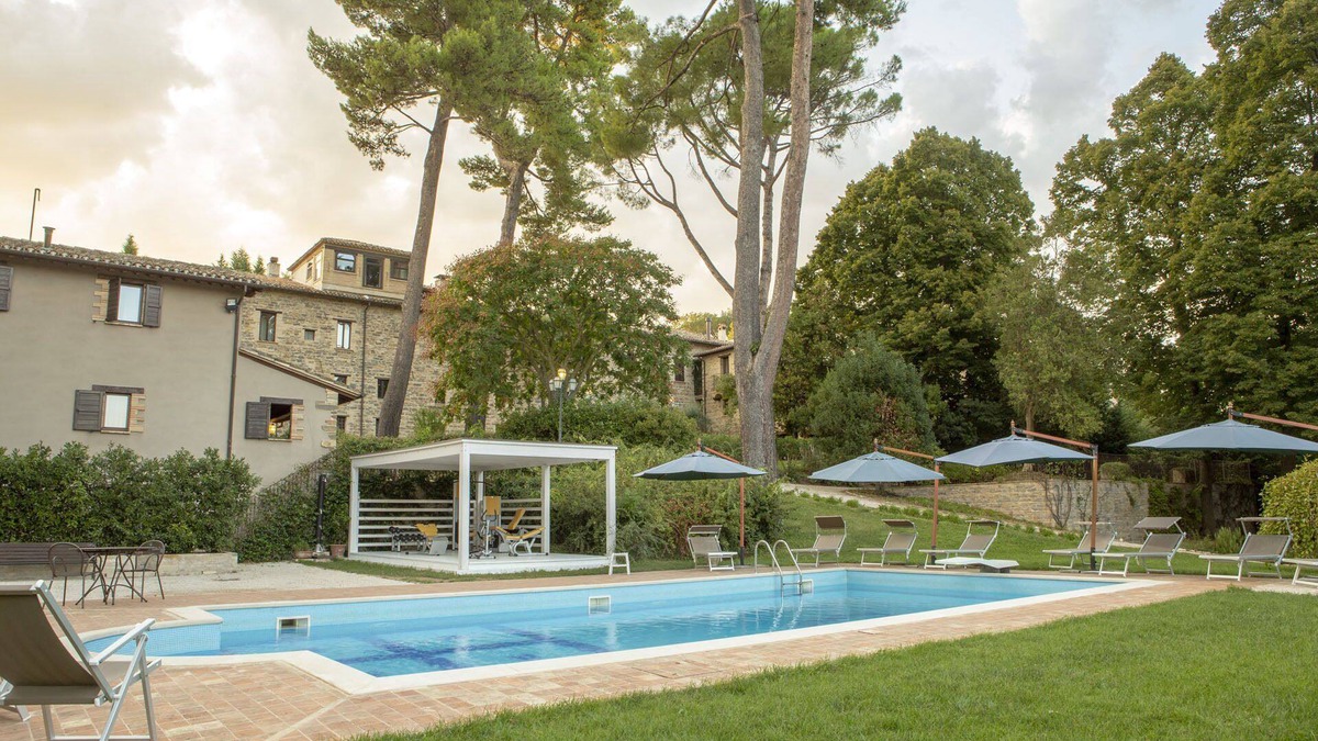 San Severino Marche Villa | Ancient noble country villa T with a pool belonging to the Coletti family
