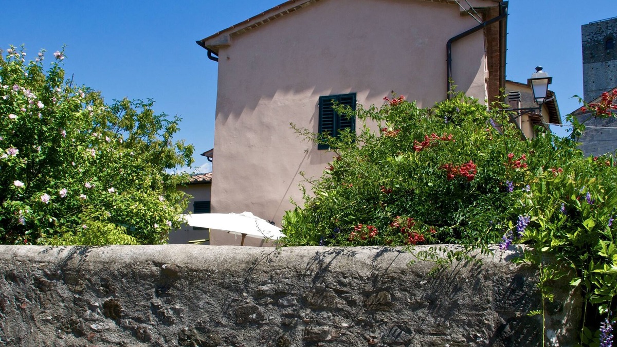 Serravalle Pistoiese House | ANCIENT REST HOUSE WITH GARDEN IN MEDIEVAL BORGO - THE GARDEN SECRETARY