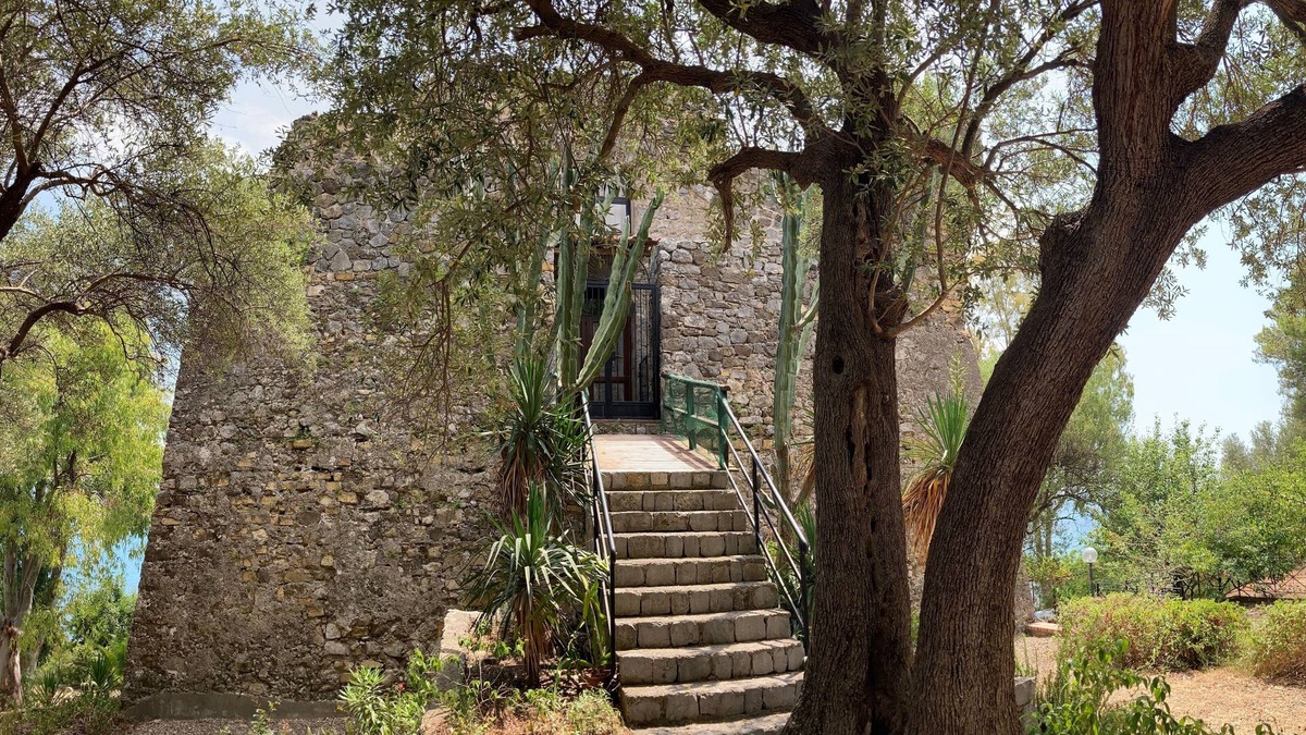 Scario Villa | Ancient restored tower, park 5000 meters beautiful view of the Gulf of Policastro