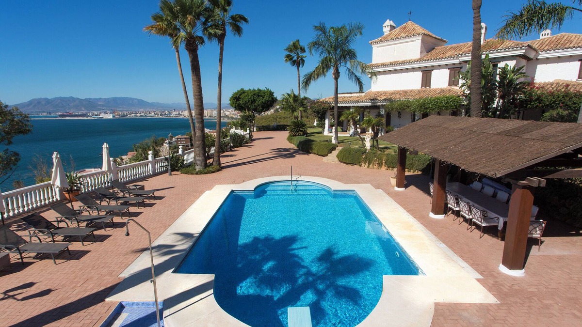 Cerrado de Calderon Villa | Andalusian villa overlooking the bay of Malaga