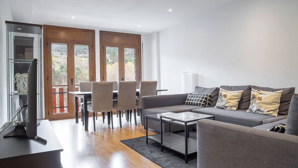 La Massana Apartment | AndBnB I Spacious and Cozy Retreat I 9 Min to Ski Lift