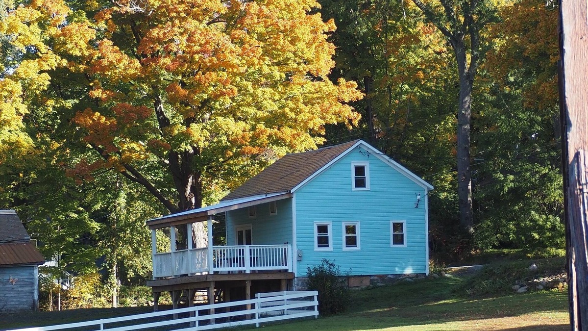 South Hartford Cottage | Andelyn Farm Hummingbird Cottage. Rustic Cottage in beautiful Upstate New York.