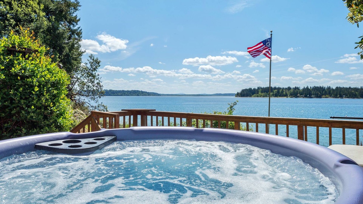 Anderson Island House | Anderson Island Luxury Beach Home. Kayak, HotTub, Paddle Board, Beachfront, View