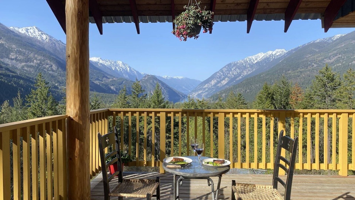 D'Arcy House | anderson lake view home - stunning views