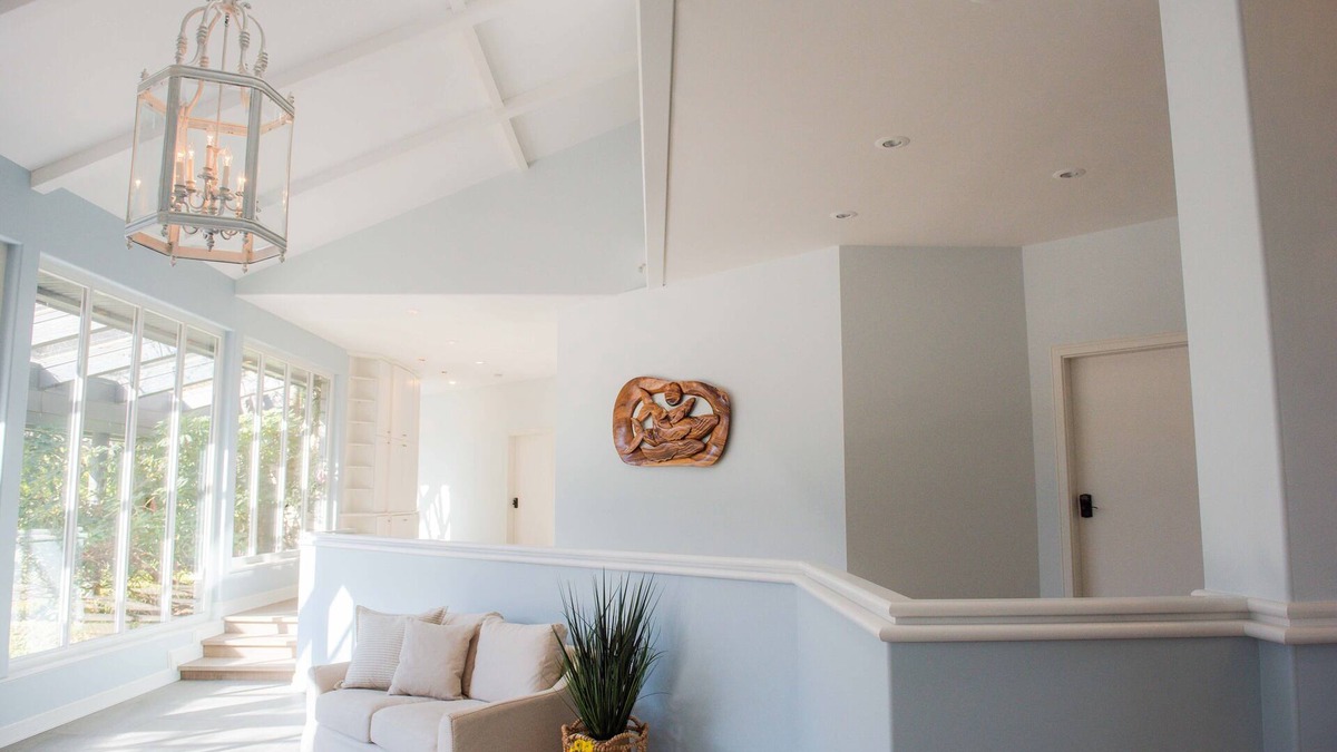 Cobble Hill Villa | Anderson Lane l Beach Access l Sleeps 22/Hot Tub